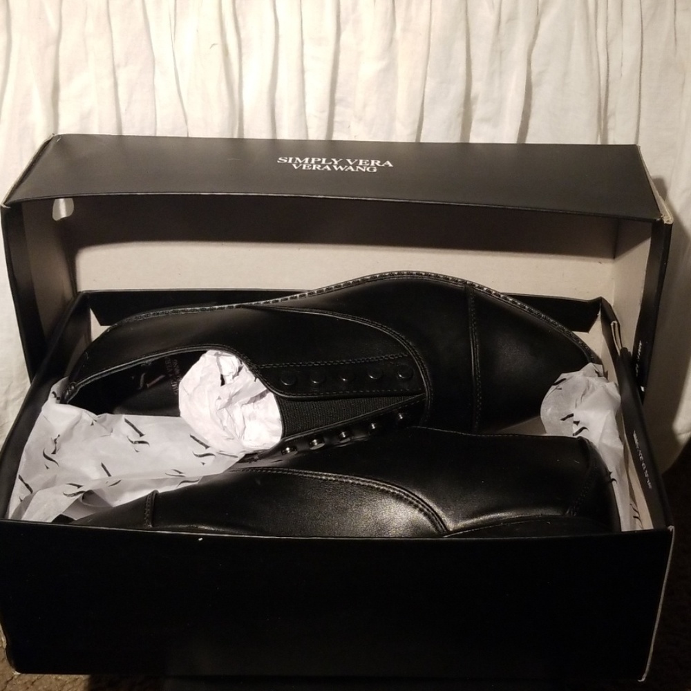 Vera Wang slip on Shallow style shoes